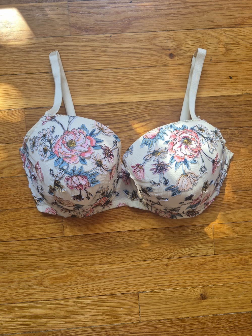 Victoria Secret Elegant Floral White Push up Bra Size 36DDD